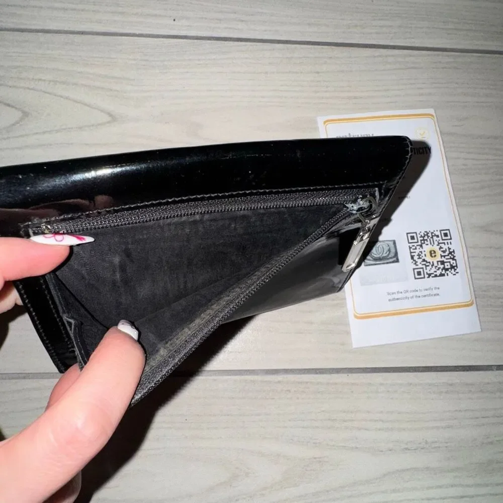 vintage Chanel black patent leather CC logo wallet/clutch   Comes with Authentic